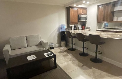 Palm Desert Complejo | King Studio in shadow Mountain Resort and Club. Travel Nurses Welcome!