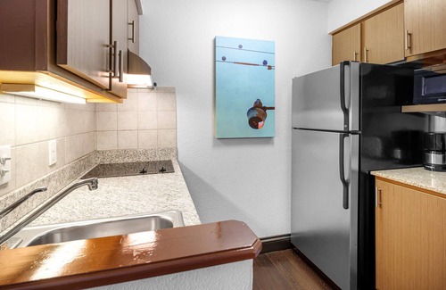 Gateway Apartamento | King Studio & Pullout - Domain Area with a pool!