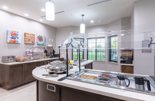 Lake Jackson Apartamento | King Studio con cocina. Desayuno gratis. Piscina al aire libre.