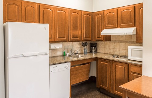 Independence Condominio | Suite King. Desayuno gratis. Piscina al aire libre y bañera de hidromasaje. ¡Cerca del Centro Médico Centerpoint!