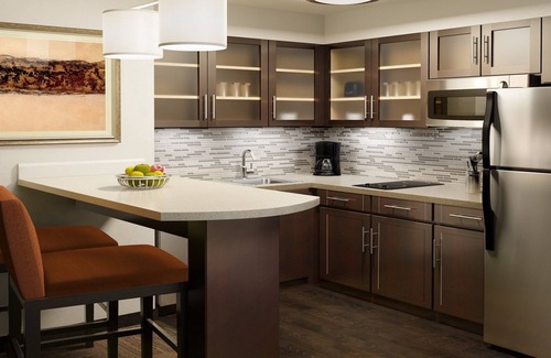 Lafayette Apartamento | King Suite. Free Breakfast. Pool. Only 5 Miles from Purdue University!