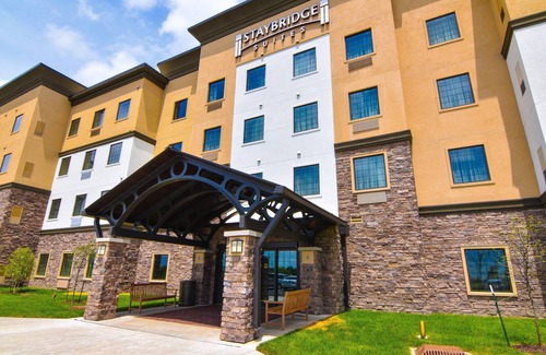 Lafayette Apartamento | King Suite. Free Breakfast. Pool. Only 5 Miles from Purdue University!