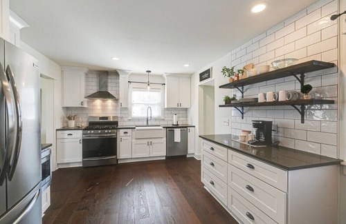 Franklin Casa | King Suite Highland House of Historic Franklin