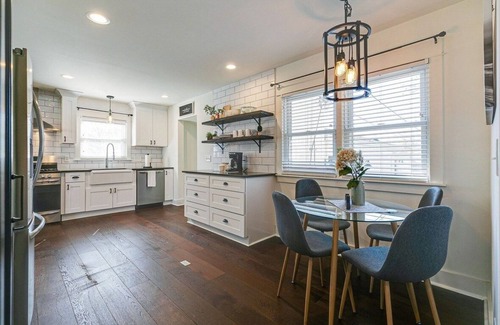 Franklin Casa | King Suite Highland House of Historic Franklin