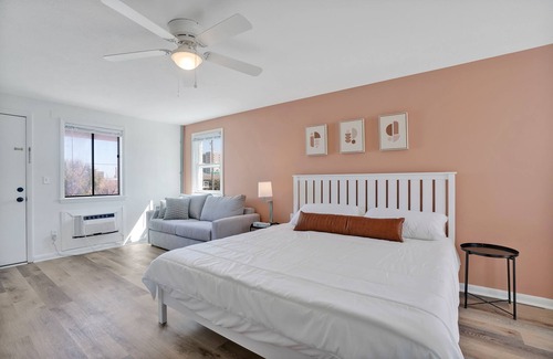 Carolina Beach Hotel | King Suite Hotel- 2 Pools, Near Beach/Boardwalk, No Pets Allowed