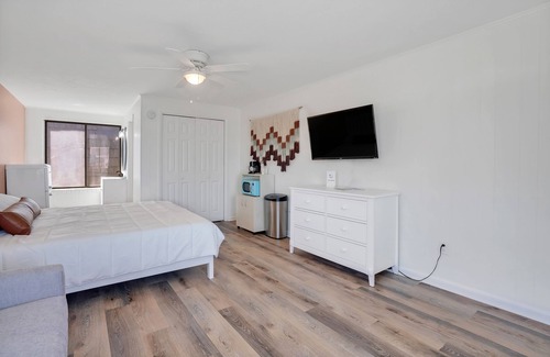 Carolina Beach Hotel | King Suite Hotel- 2 Pools, Near Beach/Boardwalk, No Pets Allowed