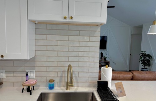 Conroe Casa | King Suite in cool Conroe with WiFi, AC