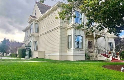 Salinas Casa | KING SUITE in Mansion Near Beach Monterey Carmel