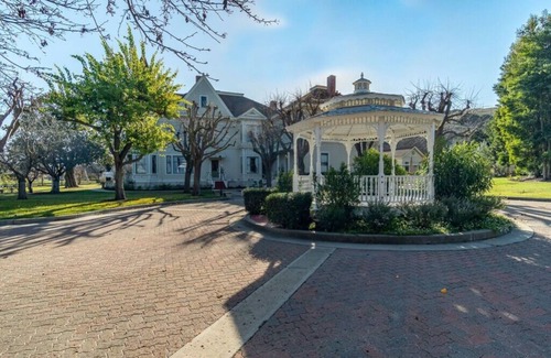 Salinas Casa | KING SUITE in Mansion Near Beach Monterey Carmel