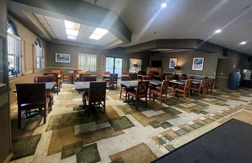 Eagan Casa | King Suite Living Room Non-Smoking