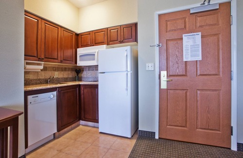 National Hills Condominio | King Suite Near Bush Field Airport | Free Daily Breakfast + Fitness Center