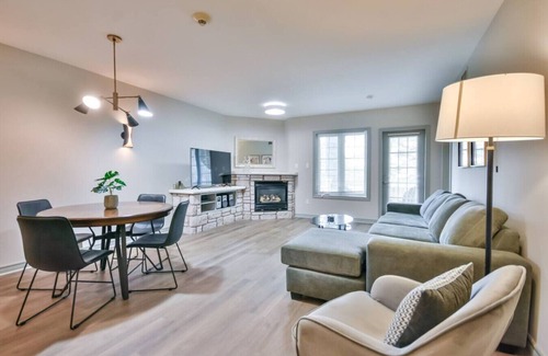 Oro-Medonte Condominio | King Suite – Sauna, Kitchen & heated Pool