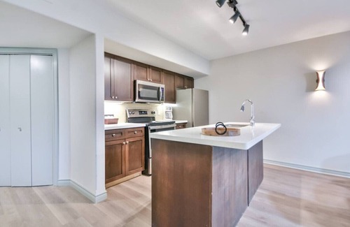 Oro-Medonte Condominio | King Suite – Sauna, Kitchen & heated Pool