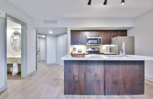 Oro-Medonte Condominio | King Suite – Sauna, Kitchen & heated Pool