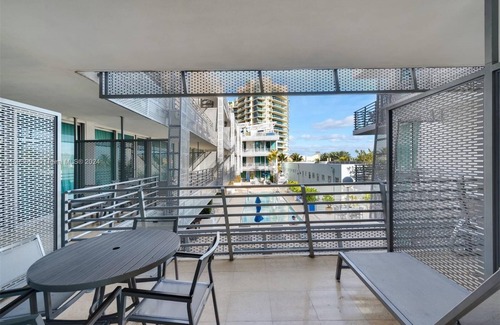 South Beach Apartamento | King Suite w/Balcony Pool & Jacuzzi on Ocean Drive South Beach
