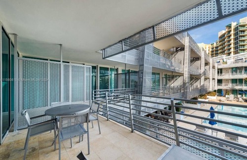 South Beach Apartamento | King Suite w/Balcony Pool & Jacuzzi on Ocean Drive South Beach