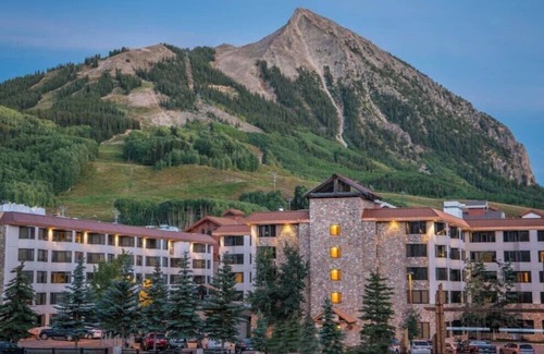 Crested Butte Condominio | King Suite with a View, Pool, Hot Tub, Ski In/Out!