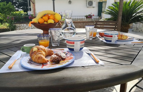 Partinico Villa | Piso de la casa de vacaciones del King Oasis para unas vacaciones relajantes cómodamente teniendo todo