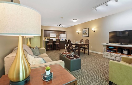 Oro-Medonte Condominio | KingBed+Kitchen+JacuzziTub+Pool+HotTub+Sauna