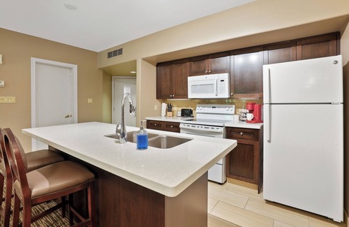 Oro-Medonte Condominio | KingBed+Kitchen+JacuzziTub+Pool+HotTub+Sauna
