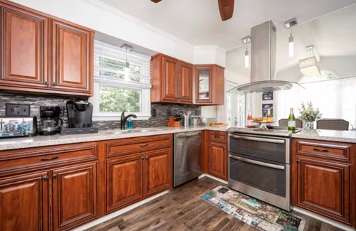 Kernersville Casa | KingBed PetFriendly Washer Dryer Sleep16