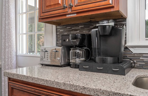 Kernersville Casa | KingBed PetFriendly Washer Dryer Sleep16