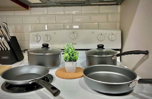 Sherman Apartamento | KINGbed,pool,great location, perfect for workers