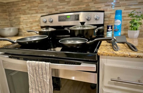 North Houston Apartamento | KINGbed w/pool/gym/BBQ@theHeights,LongStayDiscount