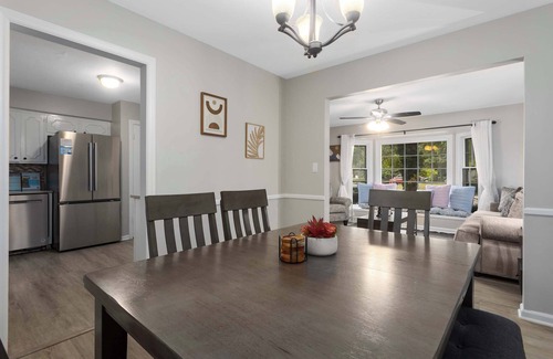 Overland Park Casa | KingBeds|WiFi|Great for Families|Sleeps 10