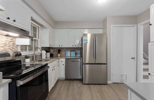 Overland Park Casa | KingBeds|WiFi|Great for Families|Sleeps 10
