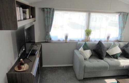 Ingoldmells Apartamento | Kingfisher : Seasons:- 8 Berth, Central Heated, Close to site shop