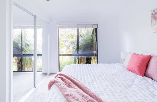 Kingfisher Shores Casa | Kingfisher Shores - Holiday in Paradise/4BR/Lakefront/Family & Groups