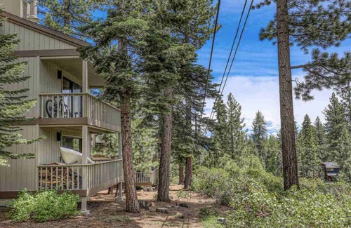 Kings Beach Casa | Kings Beach 2 bed townhouse minutes from Lake Tahoe and Northstar