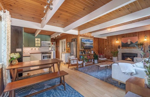 Kings Beach Cabina | Kings Beach Cottage | Pet-Friendly, Near Beach