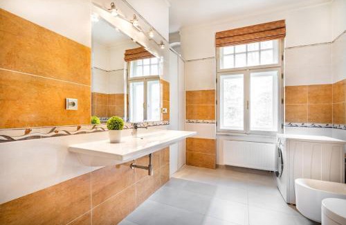 Karlovy Vary Apartamento | Kings Retreat Royal Stay in Karlovy Vary