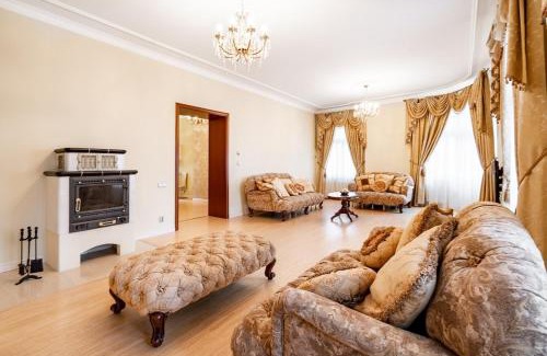 Karlovy Vary Apartamento | Kings Retreat Royal Stay in Karlovy Vary