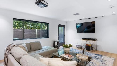 Hollywood Hills West Casa | Kings Road West Hollywood Luxury Pool Views Firepit Modern Design