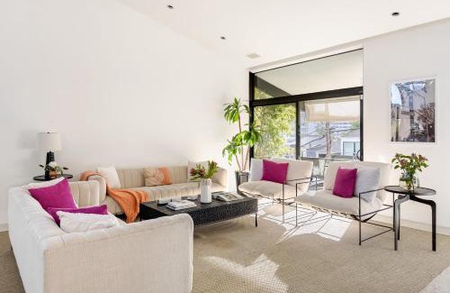 Hollywood Hills West Casa | Kings Road West Hollywood Luxury Pool Views Firepit Modern Design