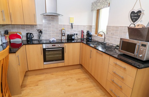 Saltash Cabaña | TREGANTLE, admite mascotas, con chimenea en Tideford, Ref 998752