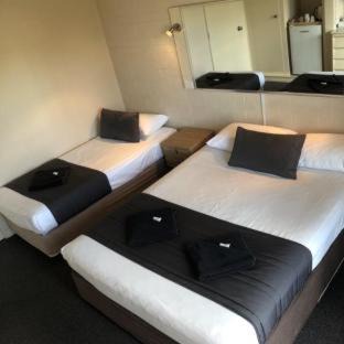 Hamilton Casa | Kingsford Riverside Inn
