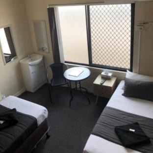 Hamilton Casa | Kingsford Riverside Inn