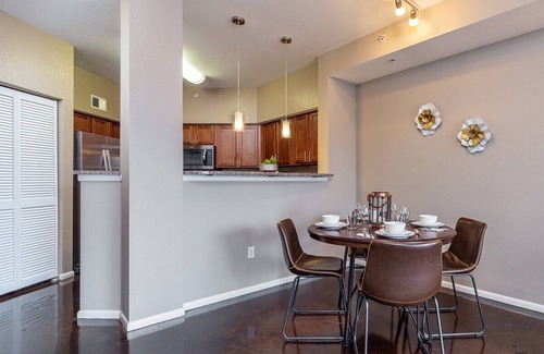 Channel District Apartamento | Kingside ★ Channelside | 55 & 43” TV | Pool + Wifi