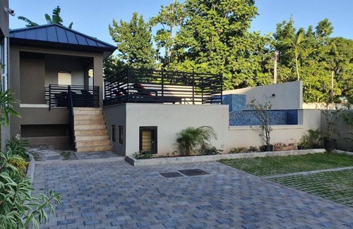 Eastwood Park Casa | Kingston City View Vacation Stay 2