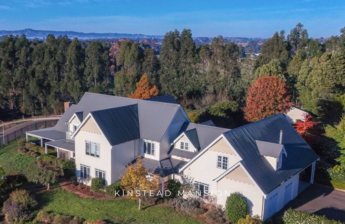 Warragul Casa | Kinstead Mansion - Modern escape for up to 21 guests 1 hour away from Melbourne!
