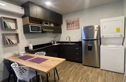 Simon Bolivar Apartamento | Kiran Lodging SF