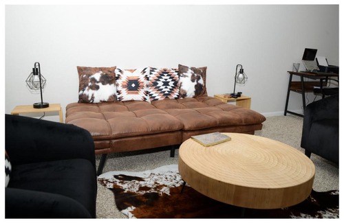 South Central Houston Apartamento | Kirby Place - Luxury pool - med center - gym