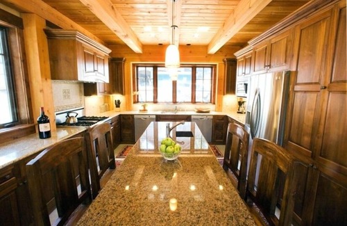 Palisades Casa | Kirkwood Luxury Palisades Home entre las sillas 6 y 7.