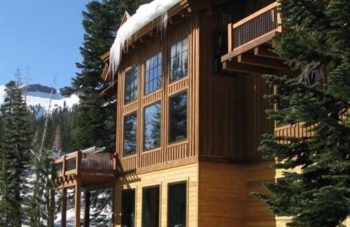 Palisades Casa | Kirkwood Luxury Palisades Home entre las sillas 6 y 7.