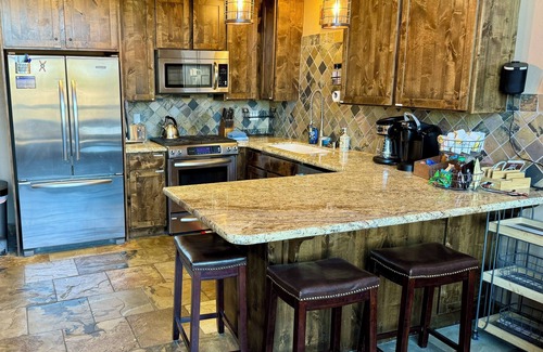 Kirkwood Cabina | Kirkwood Mountainside Cabin & Cottage, Deck with Views, Walk to Lifts!