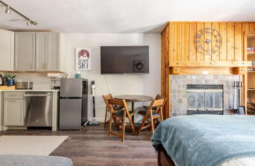 Kirkwood Casa | Kirkwood Studio Full Kitchen & Meadow Balcony